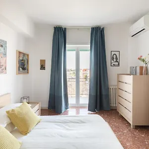 Amoretti Apartment, 6 Persone, 3 Camere, 2 Bagni, Balcone, Wi-fi, Metro B Monti Tiburtini , Roma Italia