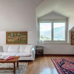 Appartement I D'a Charming Penthouse - View- Como- House-130 Mt-2 Double Bedrooms And 2 Double Bathrooms A Spacious Living Room-full Equipped Kitchen-private Garden And Terrace-private Covered Parking, Côme